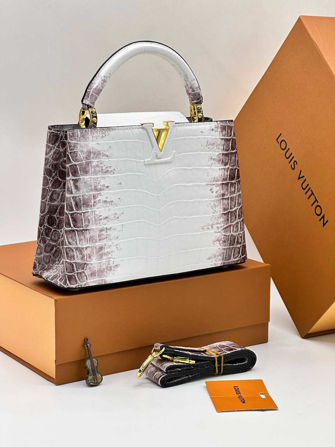 louis vuitton capucines,louis vuitton сумка,брендовые сумочки,сумка,женская сумка