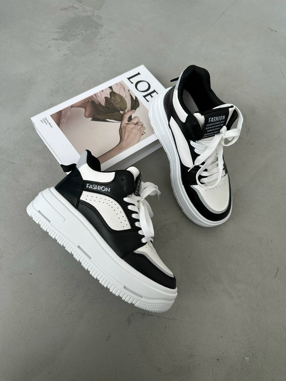 женские кроссовки,,кроссовки модные,повседневные кроссовки,кроссовка