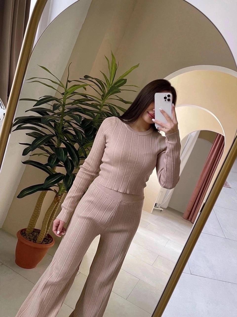 костюм с кофтой,трикотажный костюм в рубчик с брюками женский,трикотажные костюмы,костюмы женские,стильные костюмы