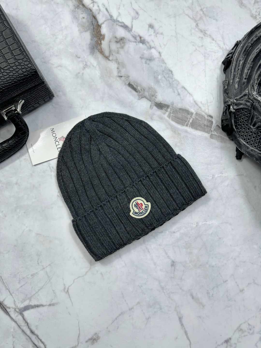 шапка moncler,шапка монклер,шапка из натуральной шерсти с логотипом moncler,шапка moncler мужская,брендовые шапки