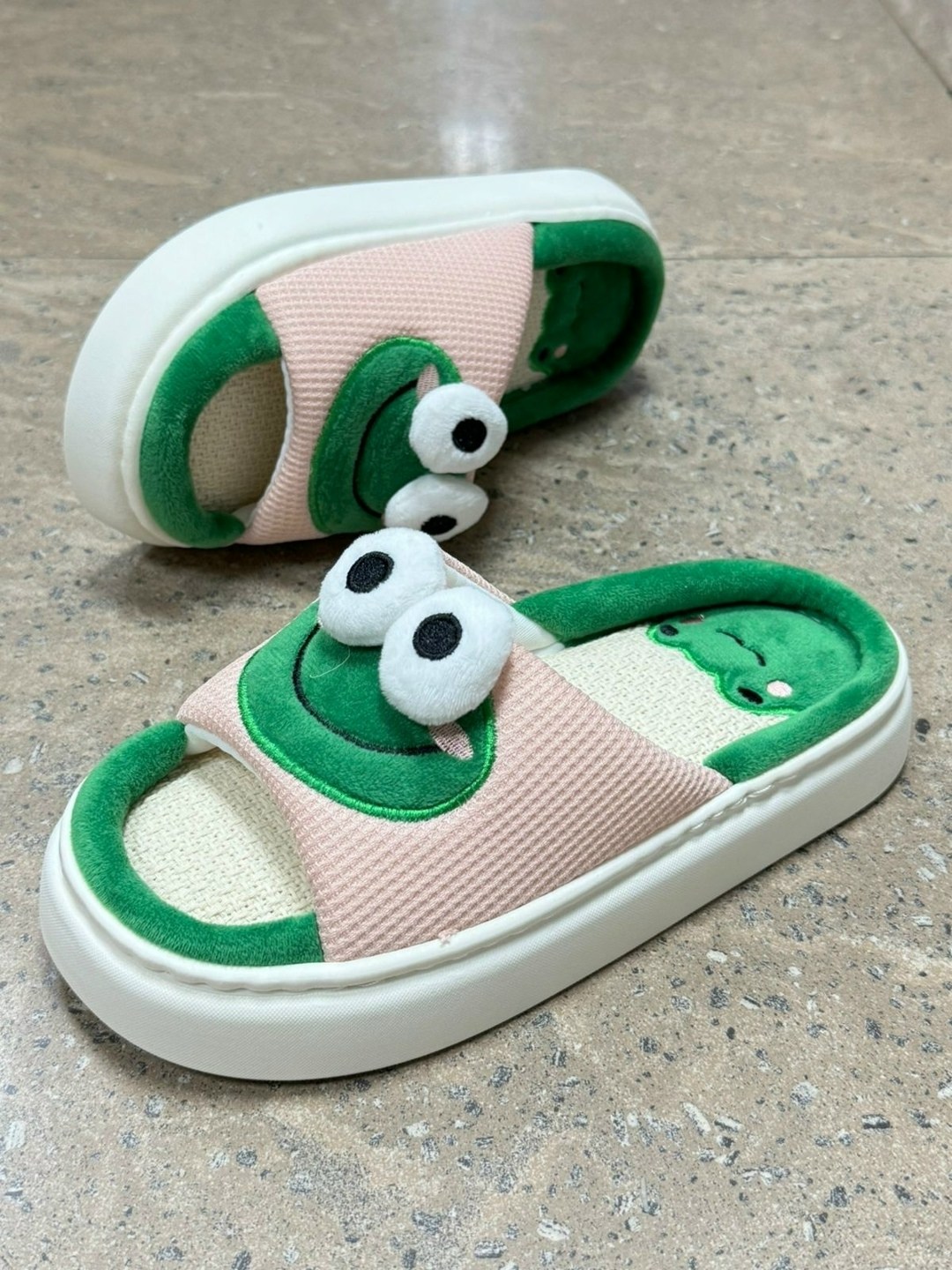 тапки лягушки,милые тапочки,тапочки домашние,летние тапочки,модные тапочки