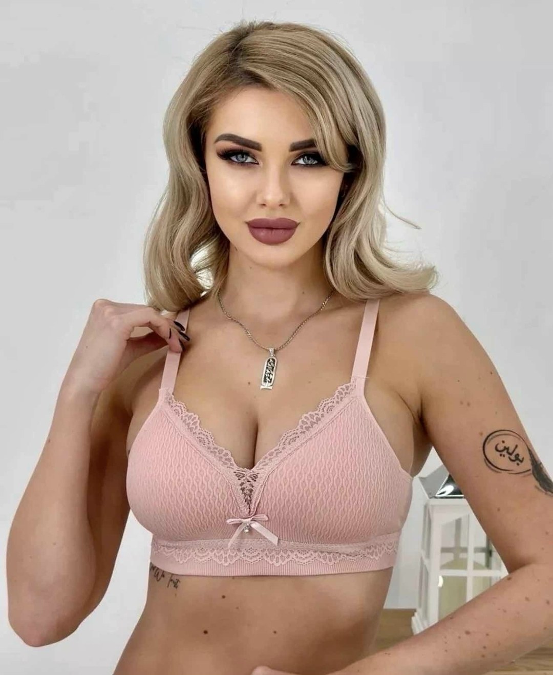 нижнее белье бюстгальтер,нижнее белье женский,бюстгальтер женские,комплект нижнего белья женский бюстгальтер,бюстгальтер розовый