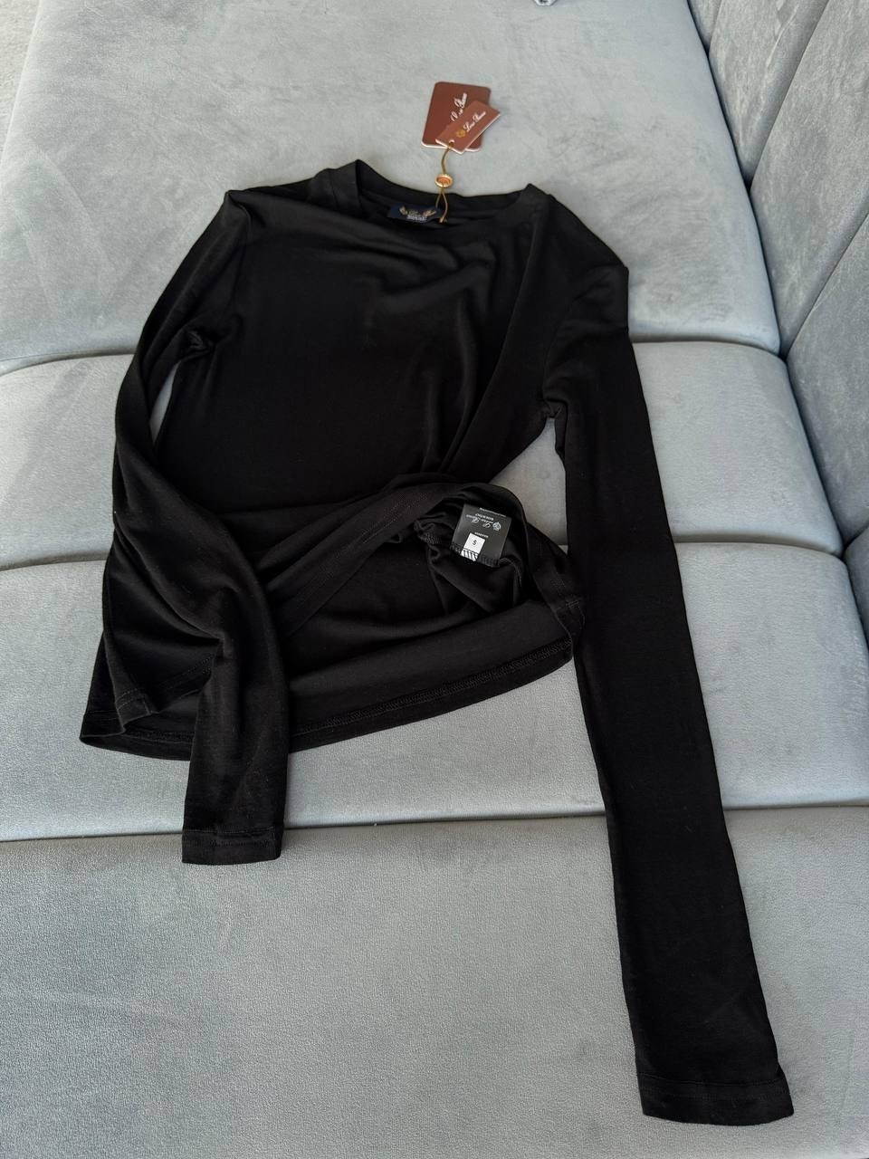 платья мини,стильное платье,платье черное,высокие сапоги,платье