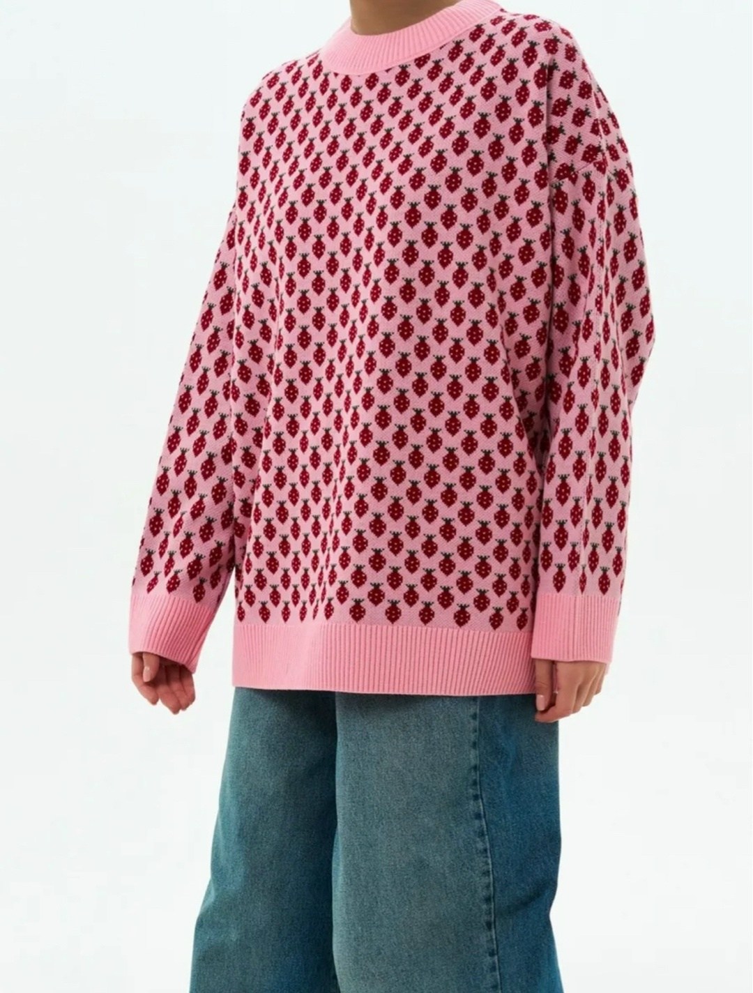 розовый свитер,свитер вязаный оверсайз с принтом,свитера вязаные,модные свитера,свитера женские