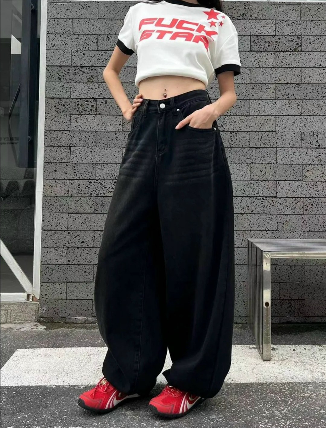 джинсы с широкими штанинами,джинсы женские с широкими штанинами,джинсы широкие,женские широкие джинсы,джинсы с принтом пистолета