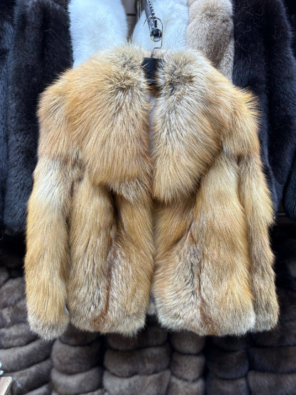 шуба лиса,шуба из лисы,мех лисы,женская шуба,полушубок из лисы