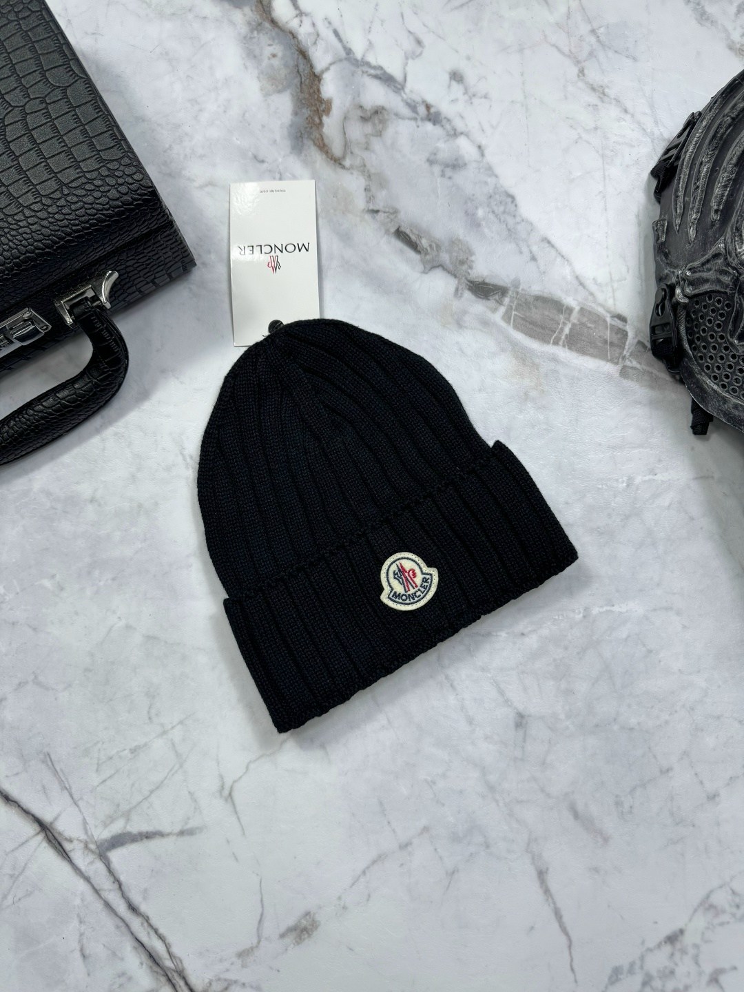 шапка moncler,шапка монклер,шапка из натуральной шерсти с логотипом moncler,шапка moncler мужская,брендовые шапки