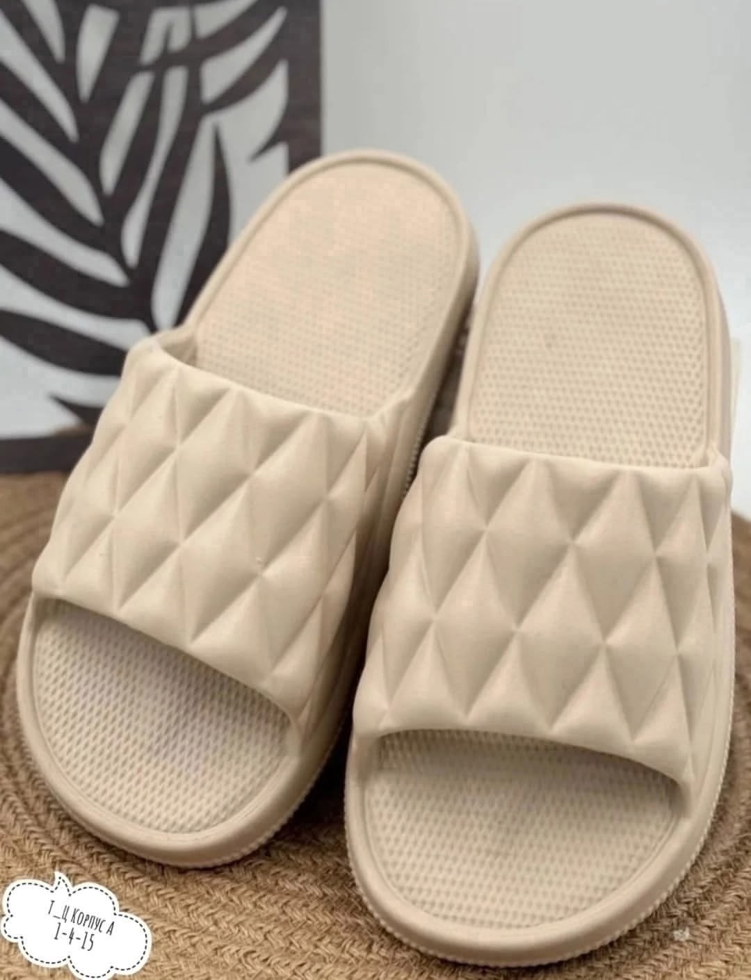 женские шлепанцы,,домашние тапочки,шлепки женские,тапочки модные