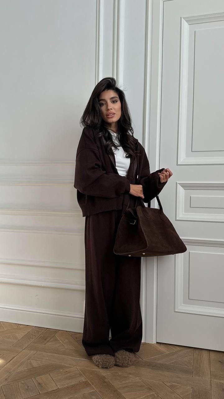 костюм белый,стильный трикотажный костюм,костюм бежевый,костюм трикотажный,спортивный костюм белый