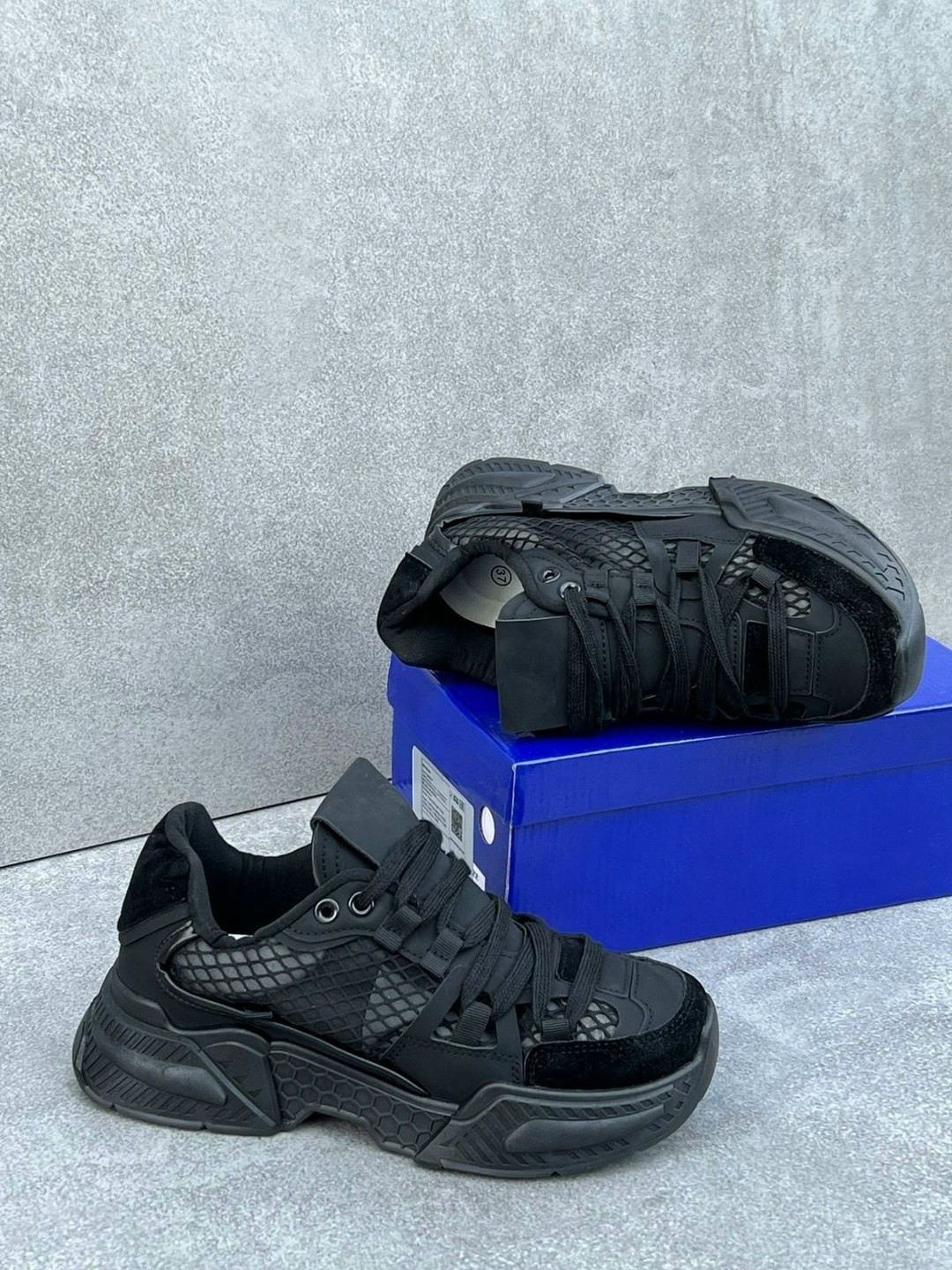 ,кроссовки черные,кроссовки брендовые,женские кроссовки,кроссовки модные