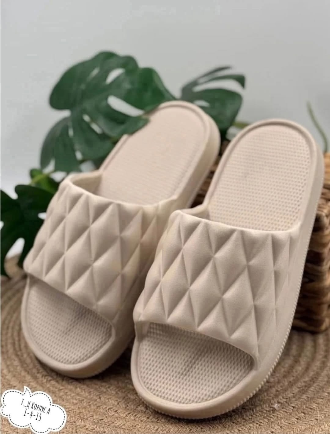 женские шлепанцы,,домашние тапочки,шлепки женские,тапочки модные