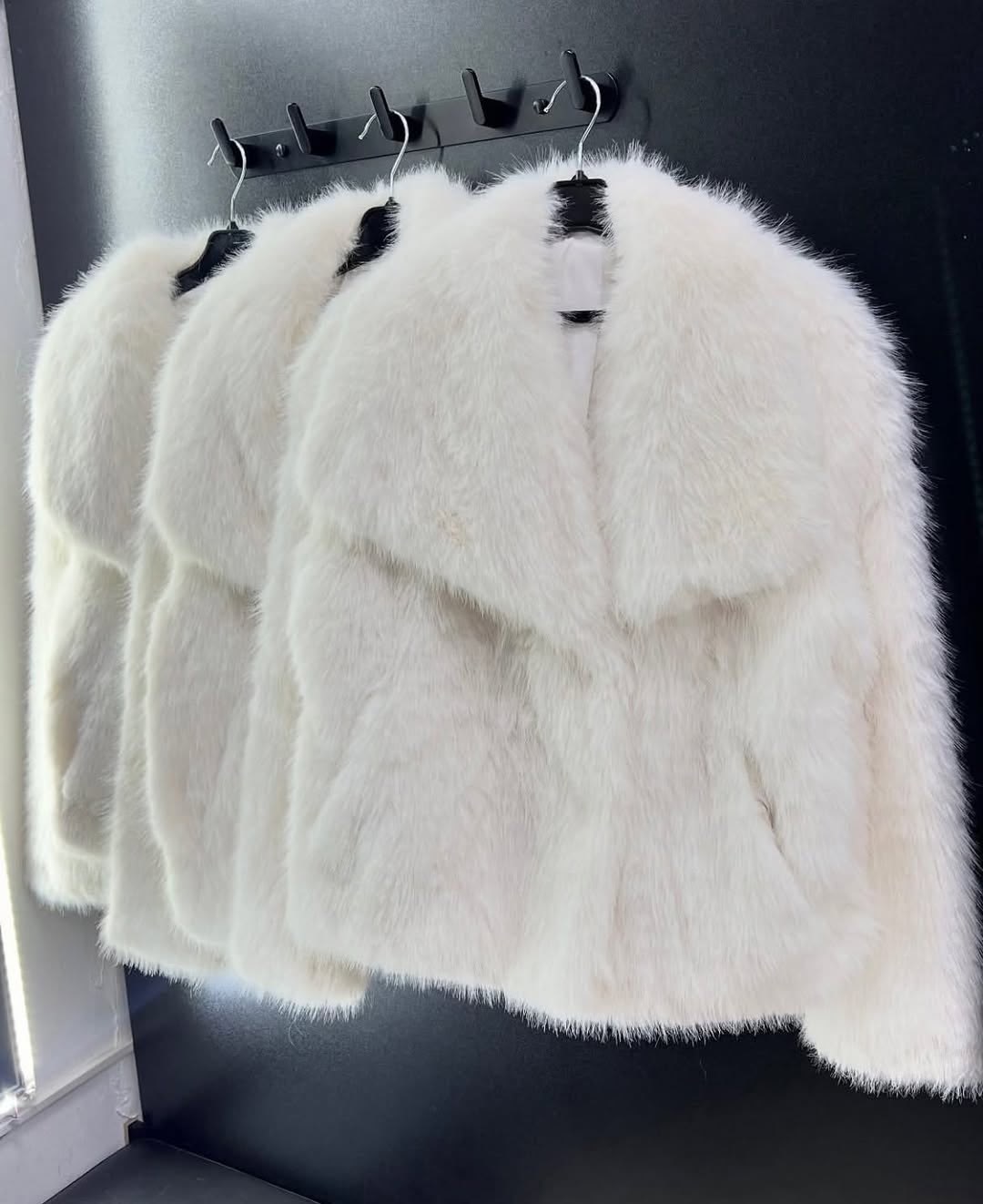 зимние образы,белая шуба,зимний стиль одежды,зимний стиль,шуба стиль