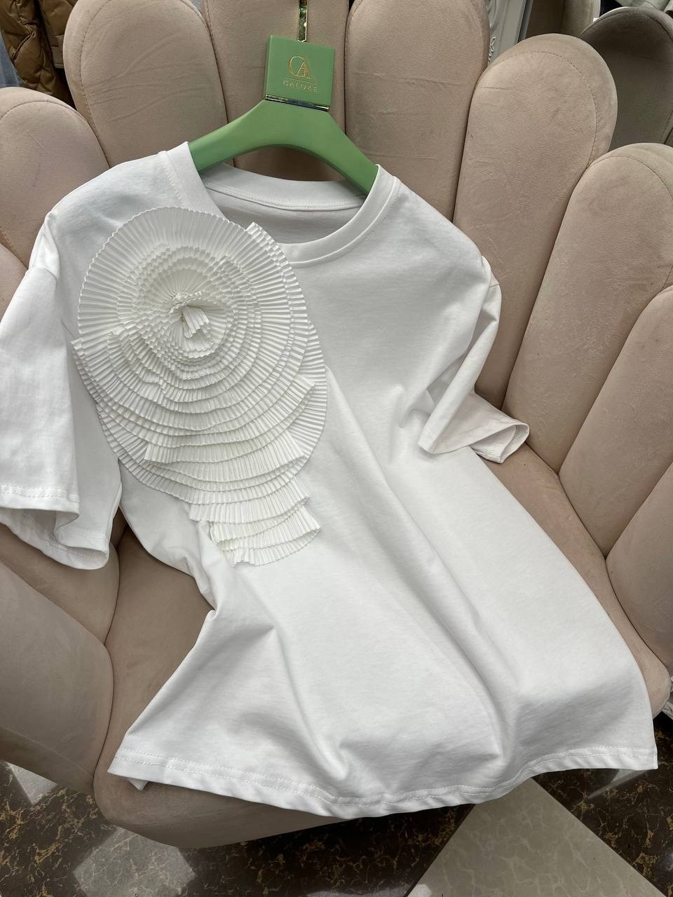 футболка с цветами,женская футболка,футболка нарядная,стильная футболка,блузка с оборками