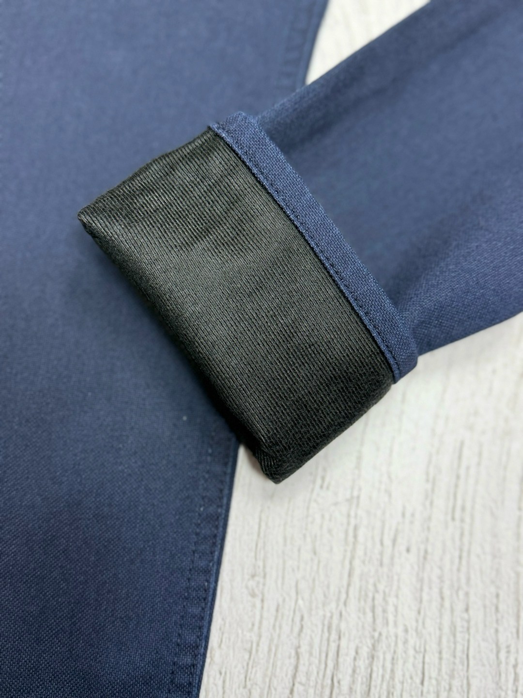 спортивные костюм,темно синие брюки,спортивные штаны,синие спортивные штаны,синий спортивный костюм