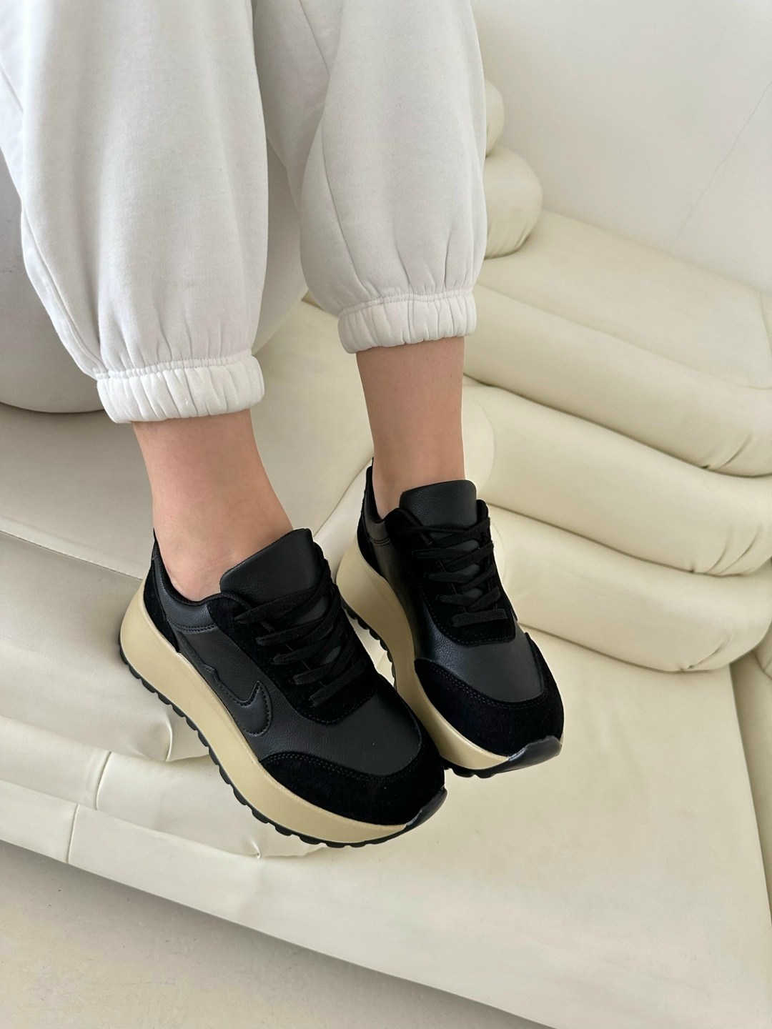 кроссовки женскиe,,кроссовки для женщин,черные кроссовки женские,стильные кроссовки