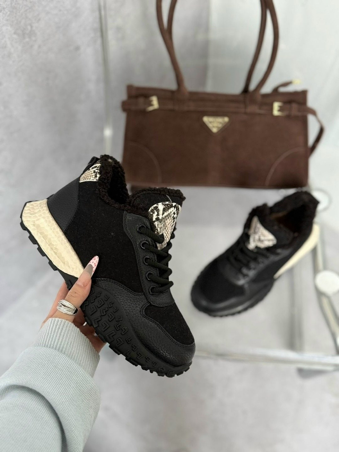 ,кроссовки женскиe,стильные женские кроссовки,женская ,кроссовки женские модные