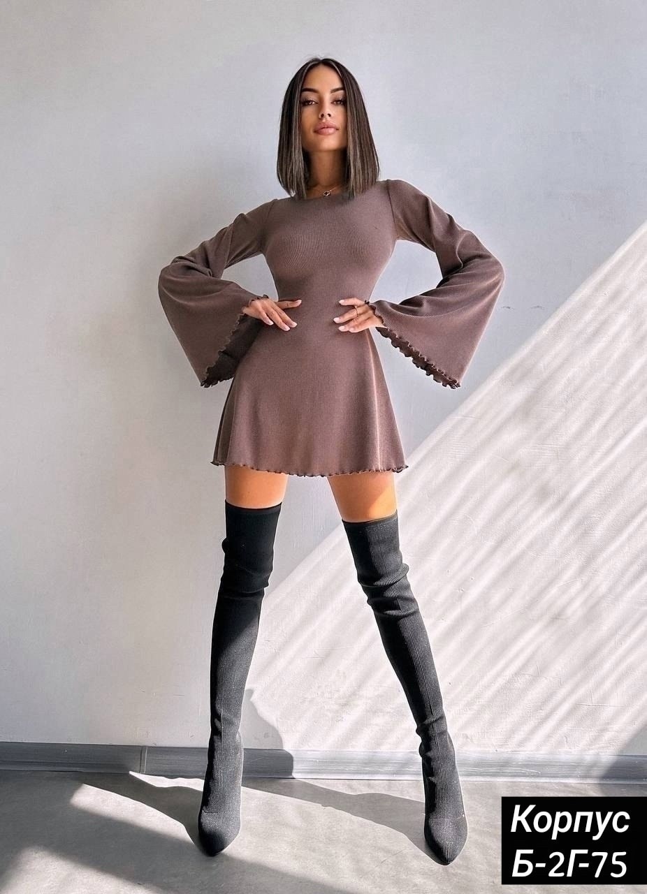 платье с длинными рукавами,платье с расклешенными рукавами,трикотажное платье,платье,платье мини трикотажное