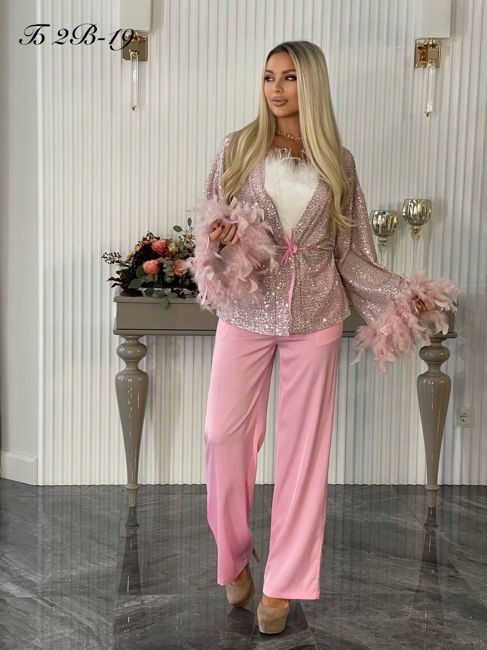 костюм с брюками,костюм в пижамном стиле,брючный костюм с перьями,шелковый костюм,пижамный костюм с перьями