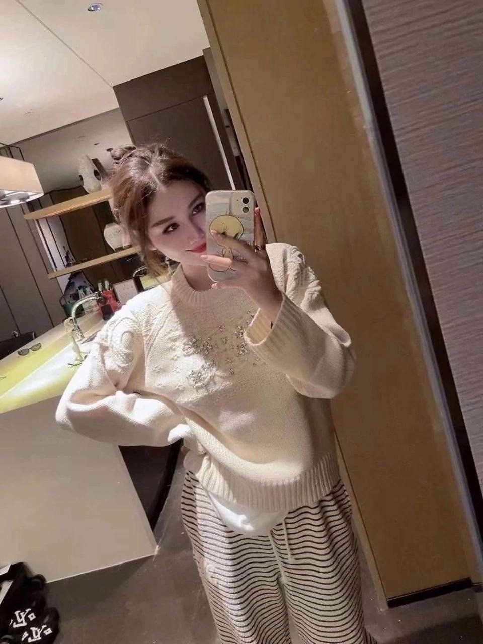 свитер с вышивкой,модные свитера,женские свитера,вязаные свитера,вязаные свитера женские