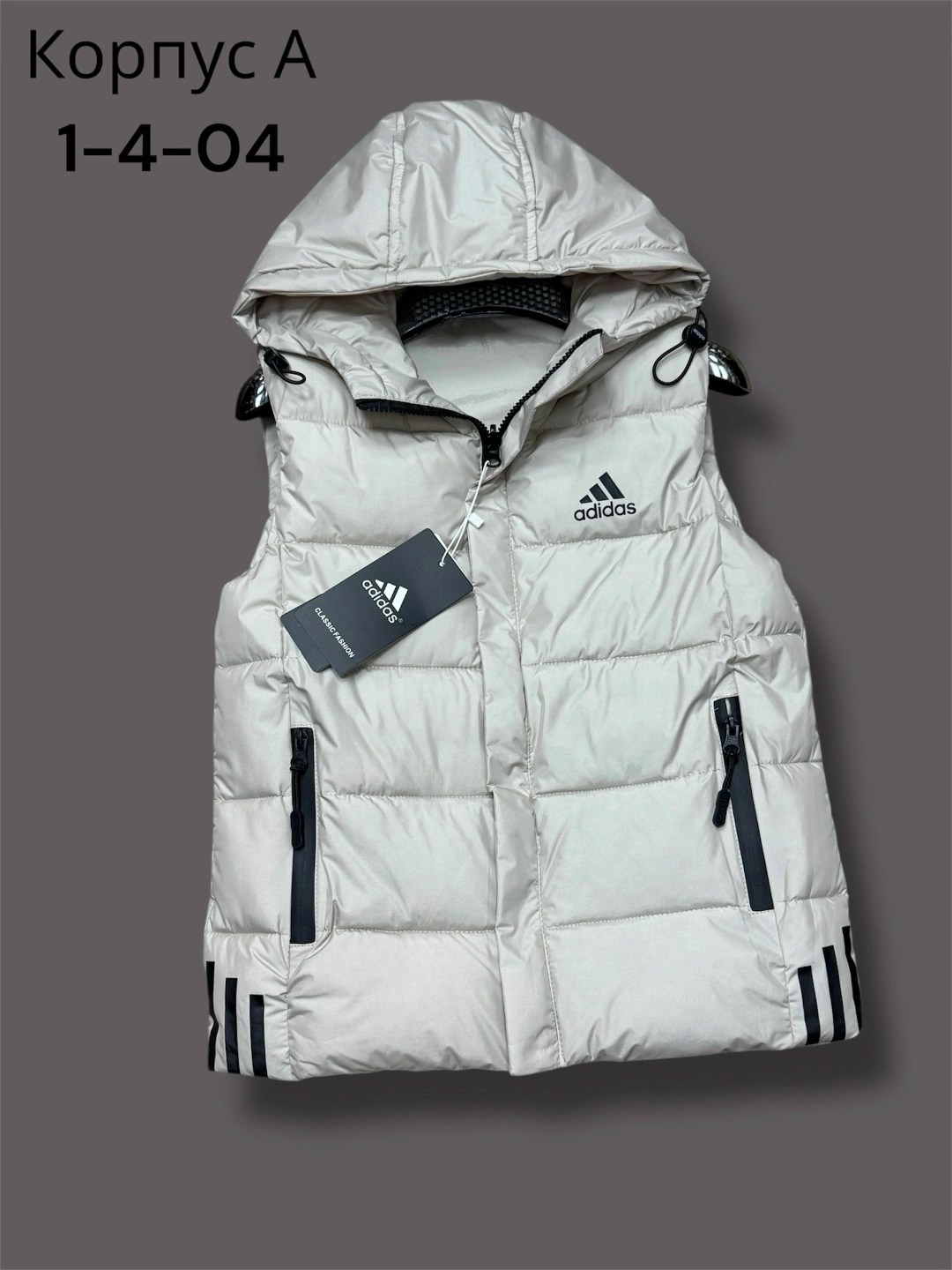 жилет утепленный adidas,жилет с капюшоном мужской,жилет adidas,жилетка адидас,жилеты с капюшоном