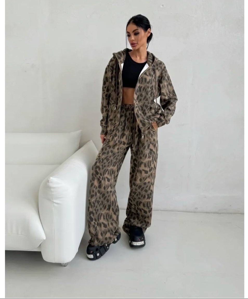 костюм леопард,леопардовые костюмы,костюм с принтом,костюм на флисе,стильные костюмы