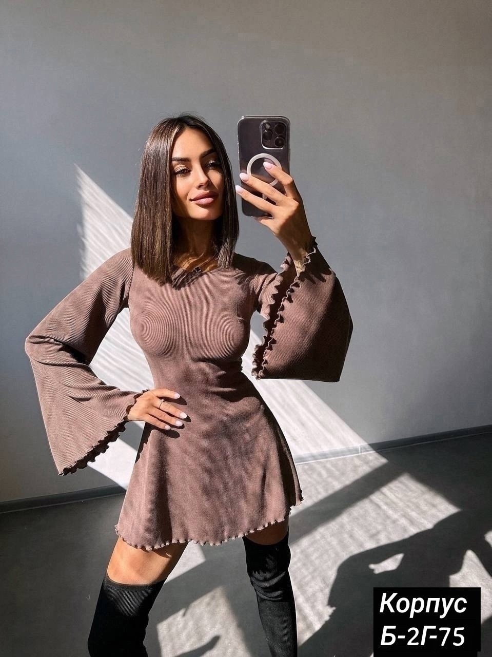 платье с длинными рукавами,платье с расклешенными рукавами,трикотажное платье,платье,платье мини трикотажное