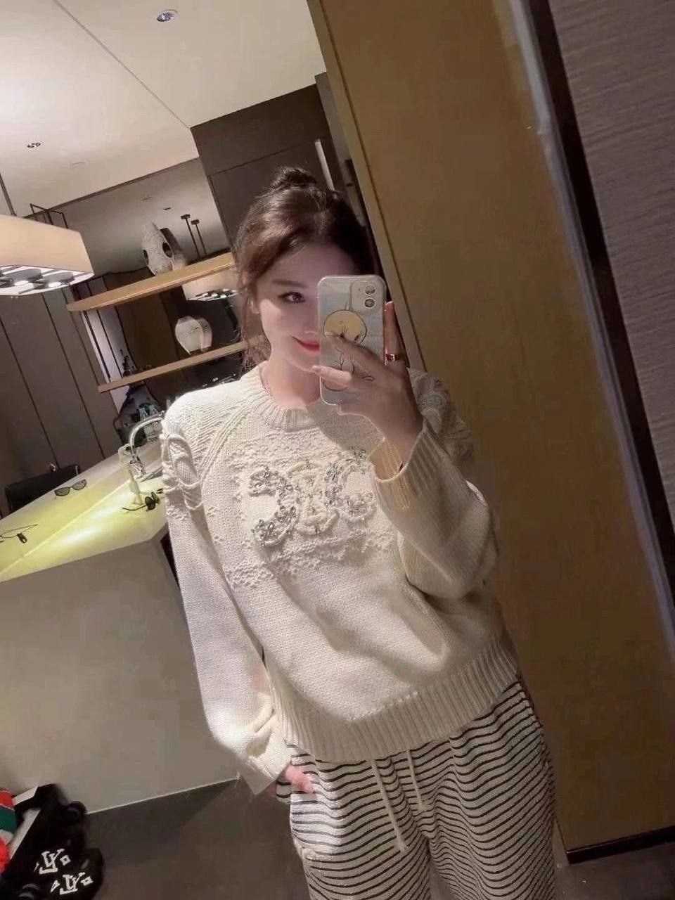 свитер с вышивкой,модные свитера,женские свитера,вязаные свитера,вязаные свитера женские