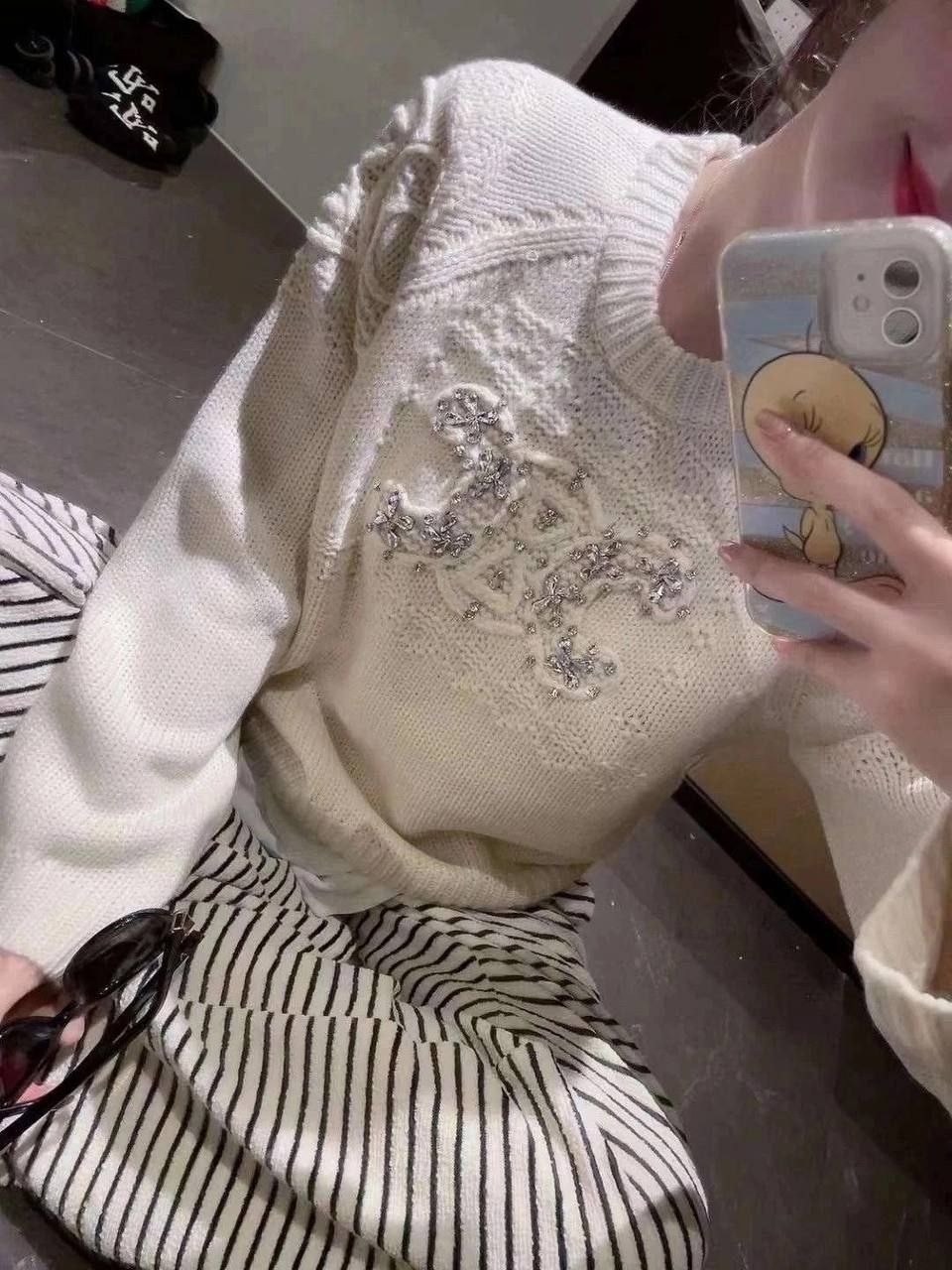 свитер с вышивкой,модные свитера,женские свитера,вязаные свитера,вязаные свитера женские