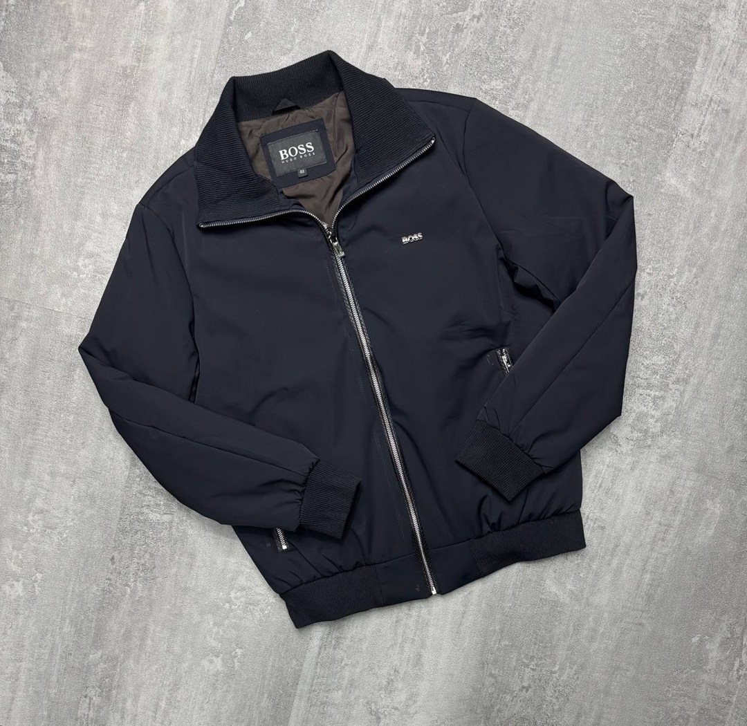 демисезонная куртка,легкая куртка,куртка с воротником,hugo boss ветровка,куртка бомбер
