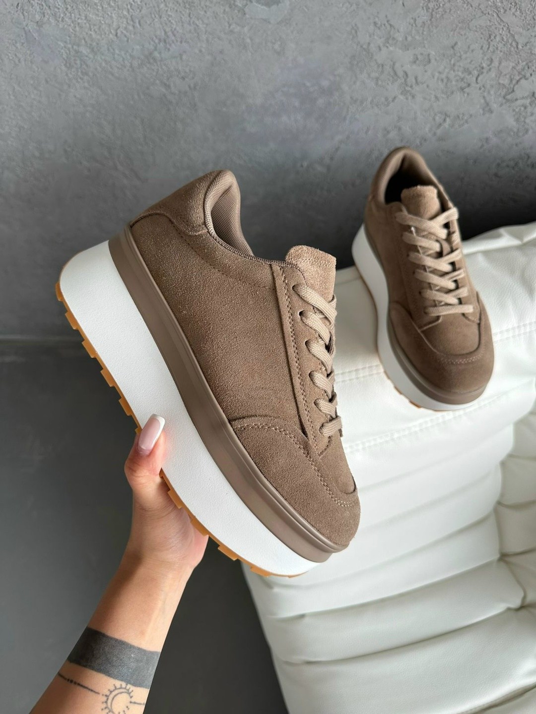 ,женские кроссовки,кроссовки женские замшевые,замшевые кроссовки,женская