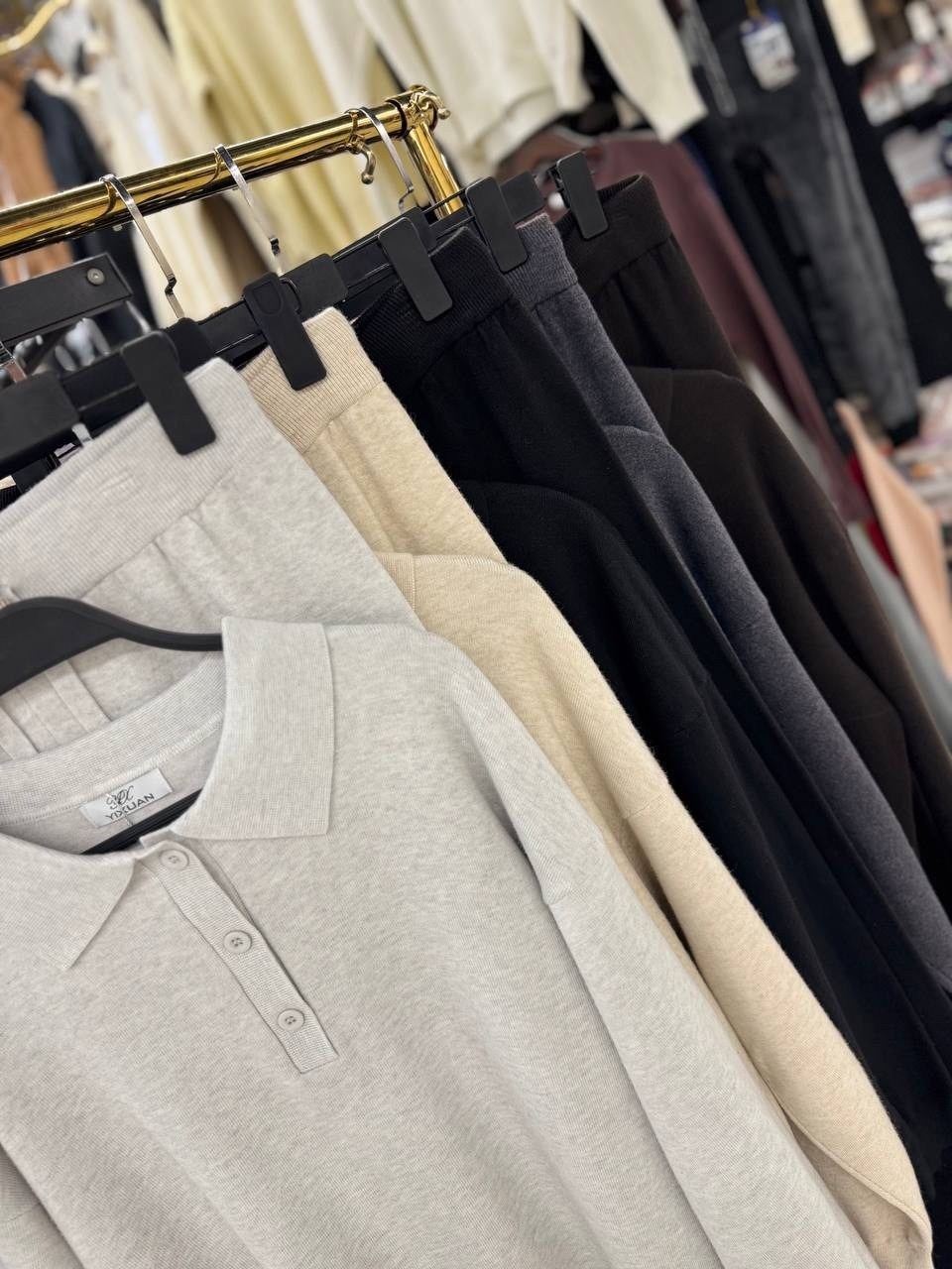 женский трикотажный костюм,трикотажные костюмы,костюм женский вязаный,вязаные костюмы,костюм повседневный трикотажный