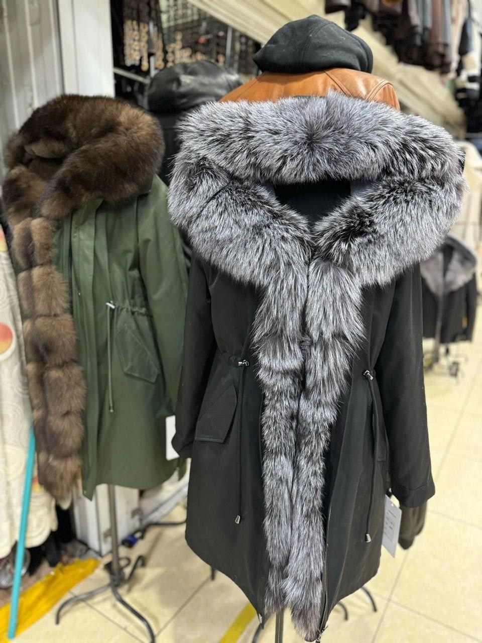 красная парка с мехом,парка с натуральным мехом,меховая парка,парка с мехом,женская парка с натуральным мехом