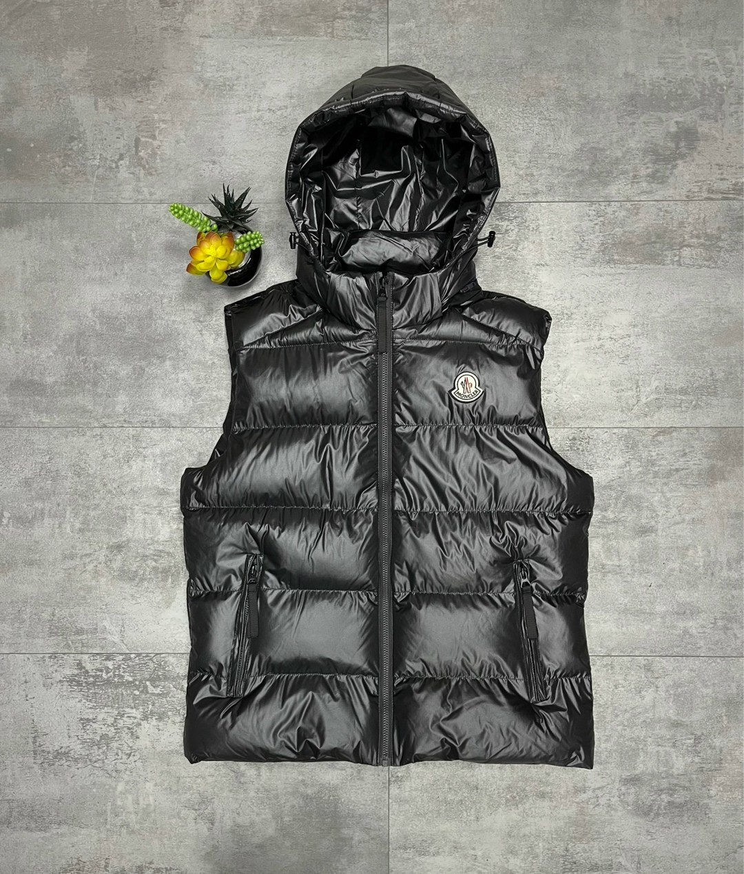 жилетка moncler,жилетка moncler мужская,жилет moncler,жилетка монклер оригинал,жилетка монклер мужская