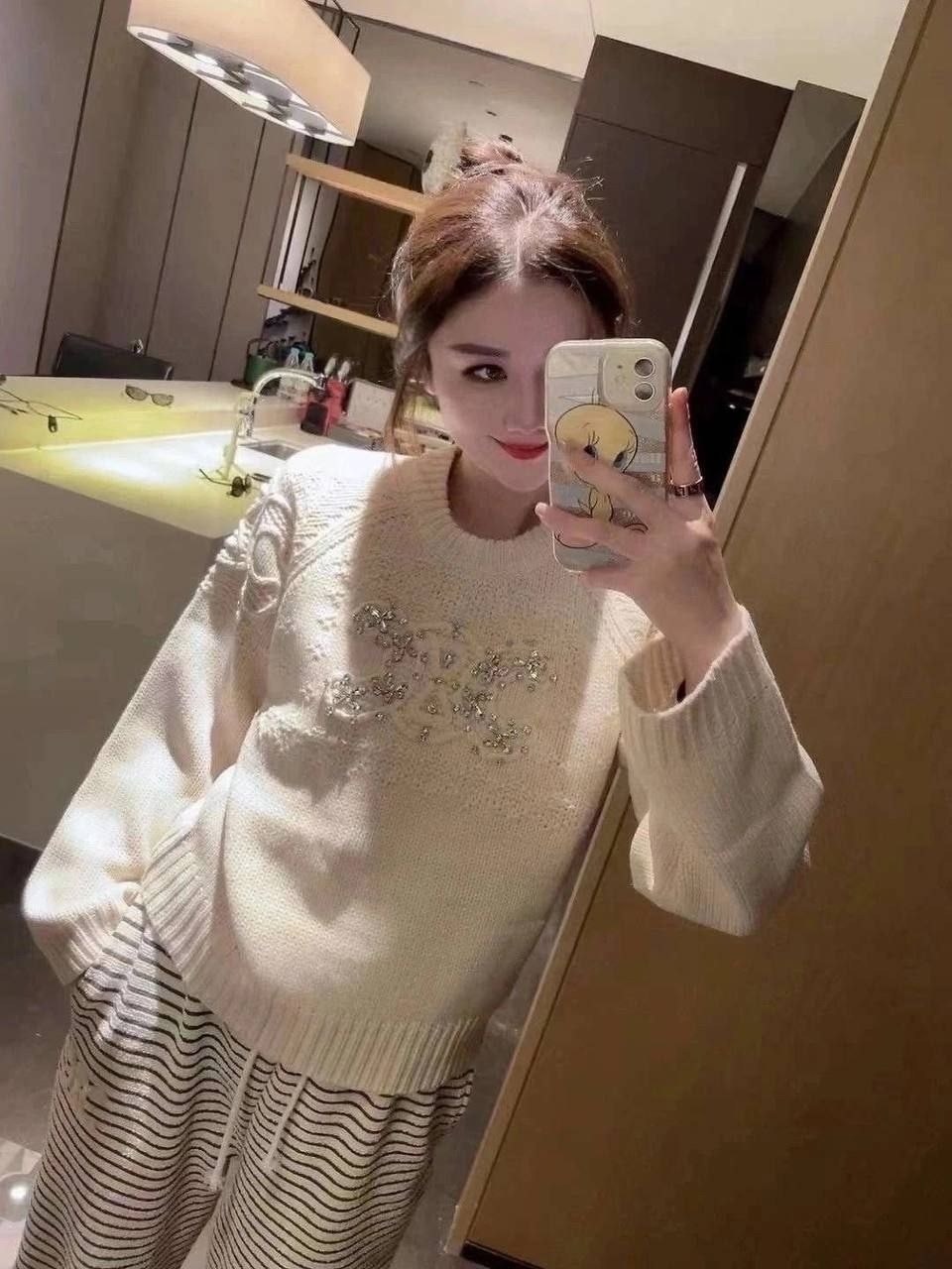 свитер с вышивкой,модные свитера,женские свитера,вязаные свитера,вязаные свитера женские