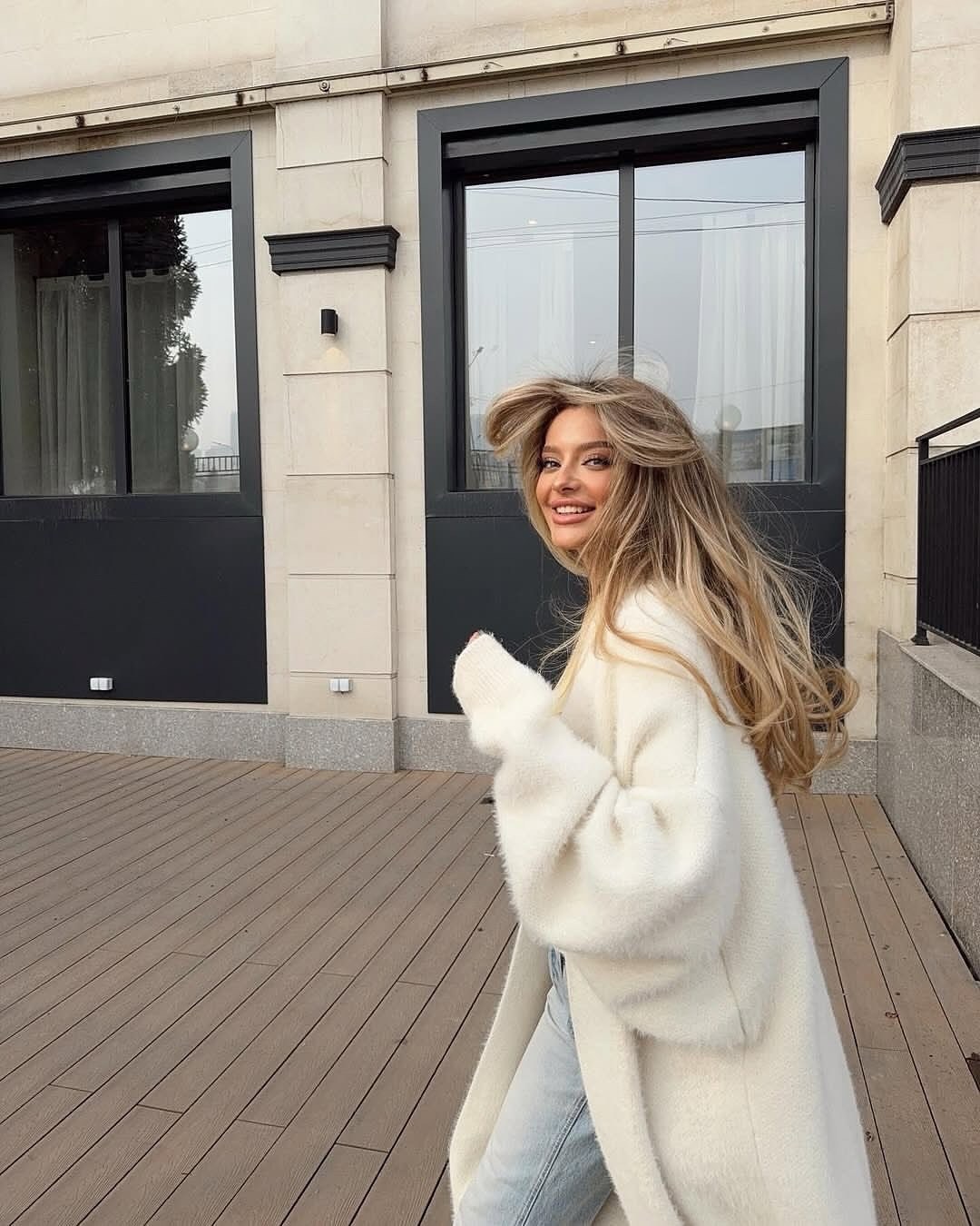 стильная прическа,женские кардиганы,прическа,модные цвета волос,прическа блонд