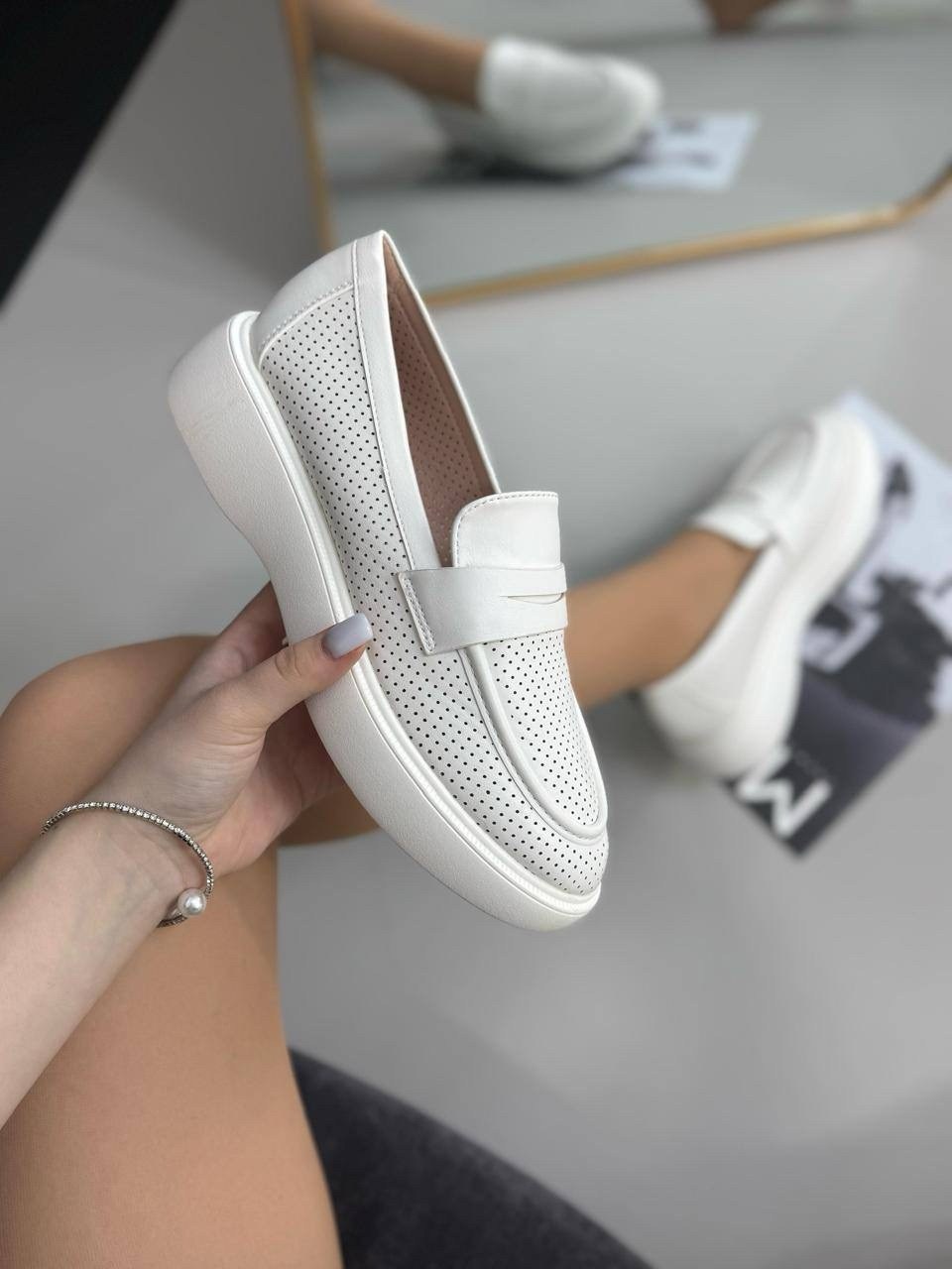 лоферы с перфорацией,женские мокасины,мокасины с перфорацией,лоферы женские,белые мокасины с перфорацией зенден