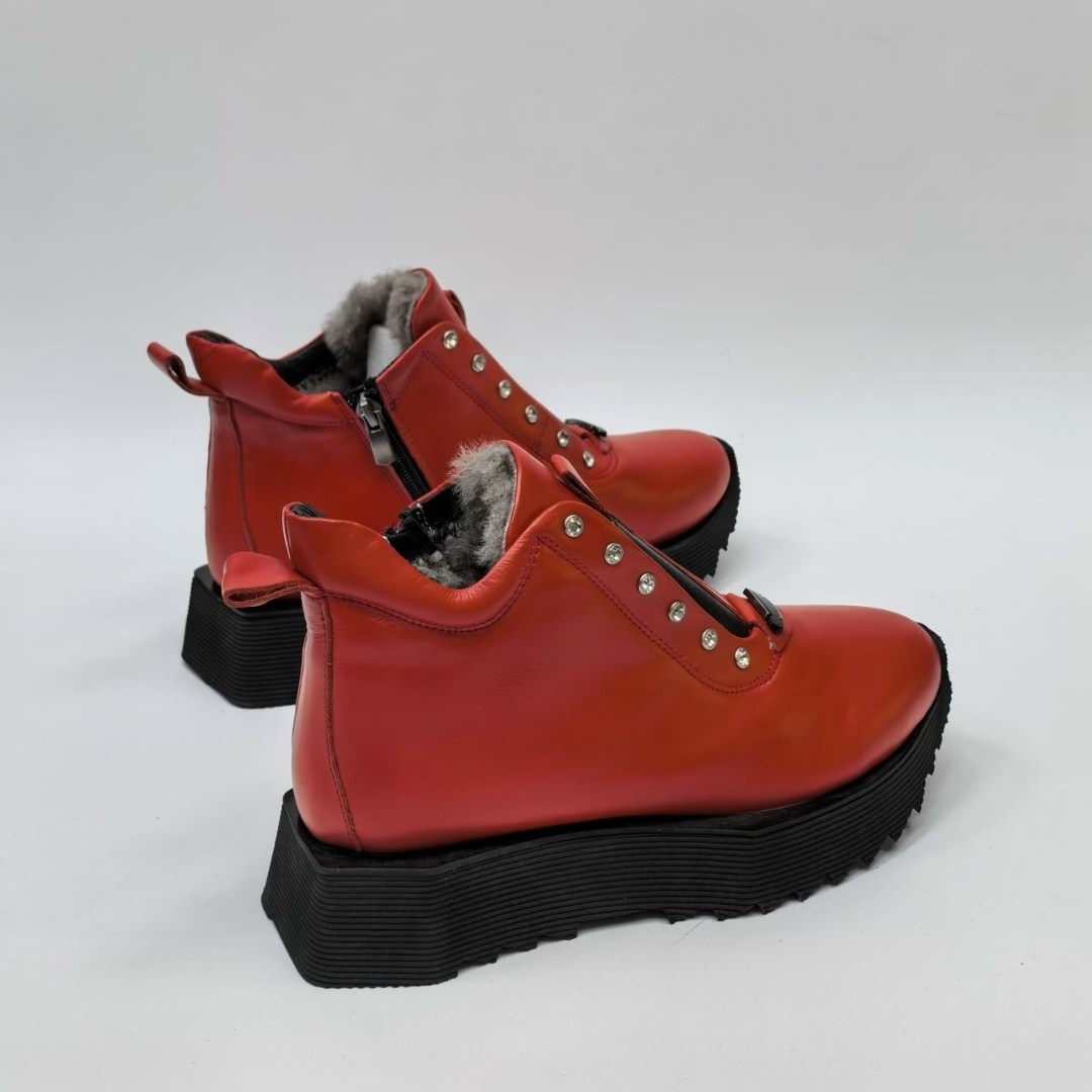 ,ботинки красные,красные кожаные ботинки,ботинки женские,демисезонные ботинки