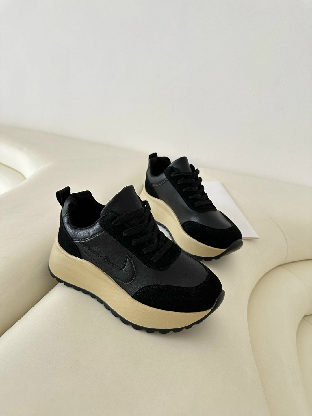 кроссовки женскиe,,кроссовки для женщин,черные кроссовки женские,стильные кроссовки