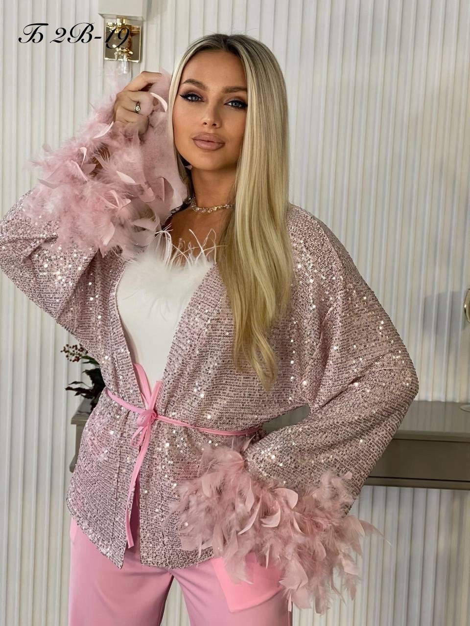 костюм с брюками,костюм в пижамном стиле,брючный костюм с перьями,шелковый костюм,пижамный костюм с перьями