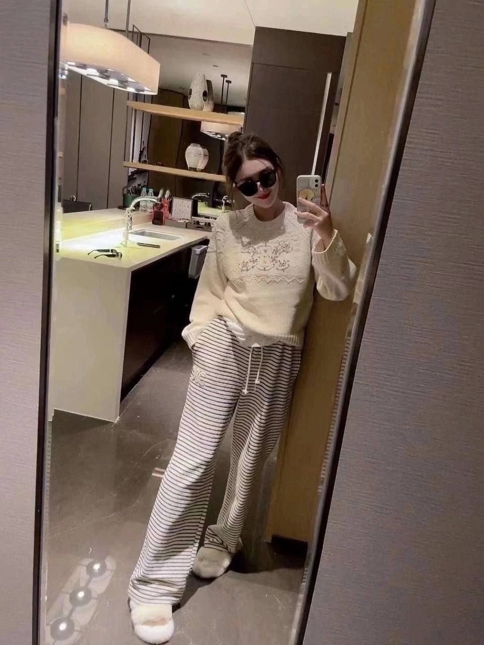 свитер с вышивкой,модные свитера,женские свитера,вязаные свитера,вязаные свитера женские