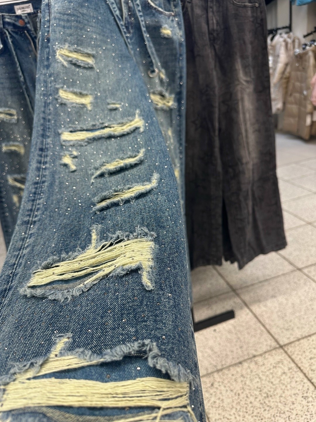 женские джинсы,брюки джинс,джинсы стильные,широкие джинсы,джинсы мода