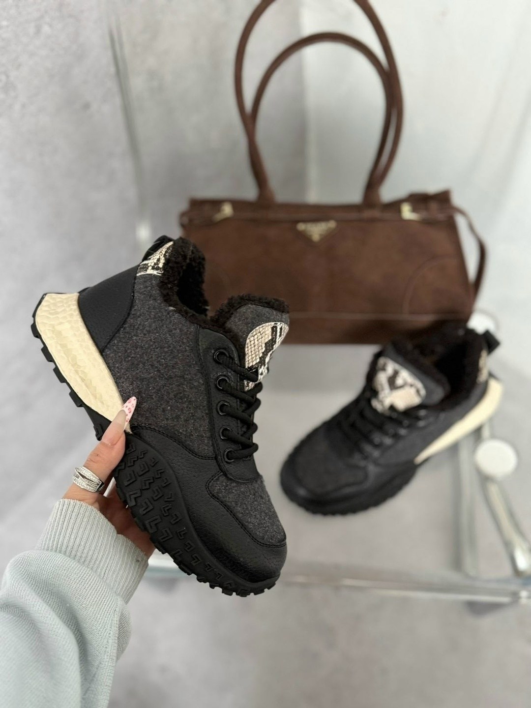 ,кроссовки женскиe,стильные женские кроссовки,женская ,кроссовки женские модные