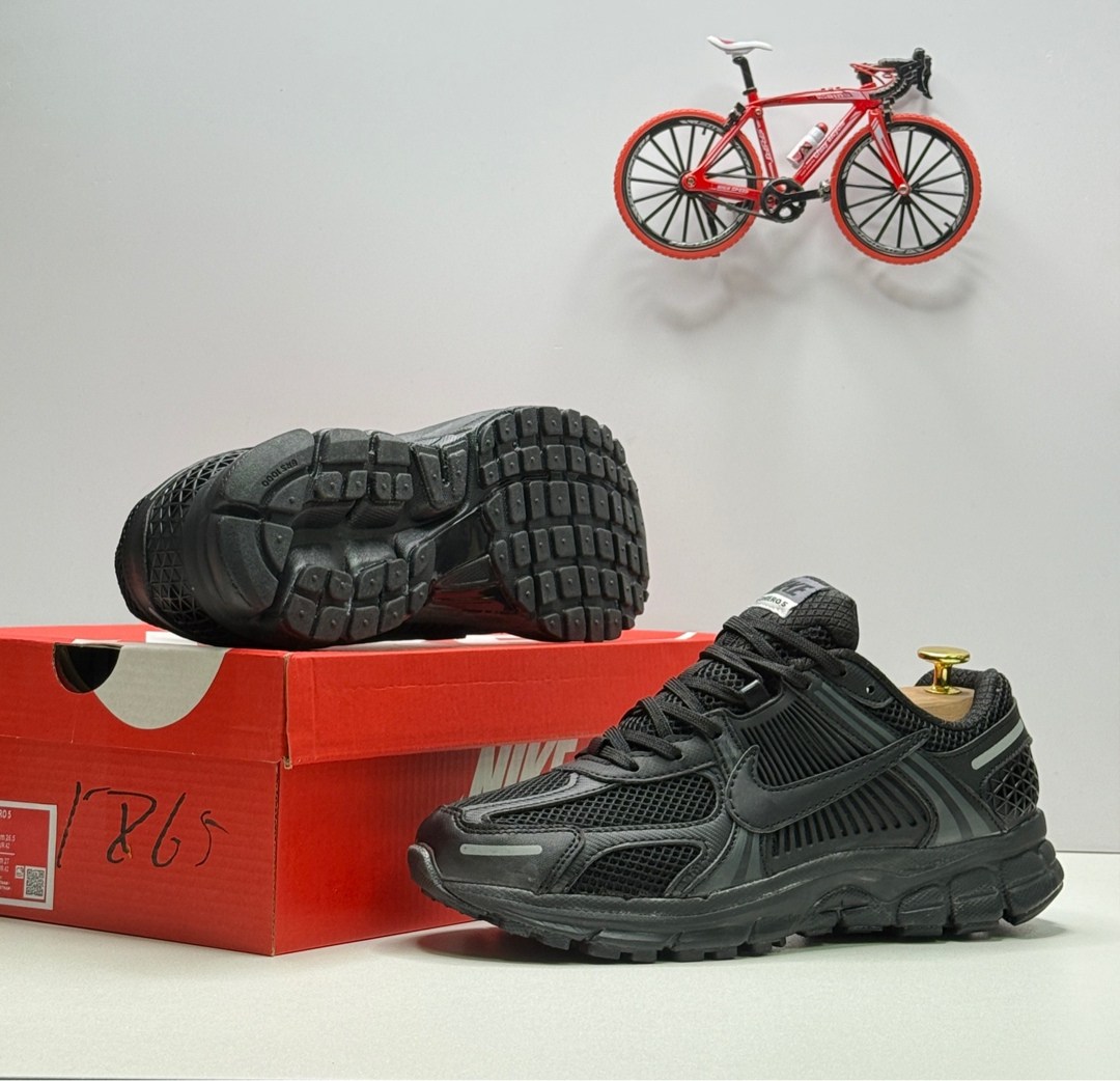 nike zoom vomero 5 sp,nike zoom vomero 5 triple black,кроссовки nike air zoom vomero 5,кроссовки nike zoom vomero 5,nike air zoom vomero 5