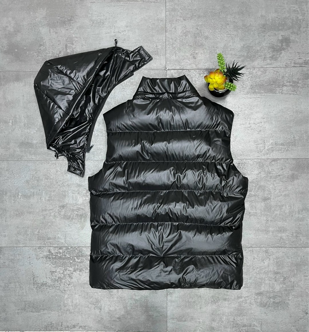 жилетка moncler,жилетка moncler мужская,жилет moncler,жилетка монклер оригинал,жилетка монклер мужская