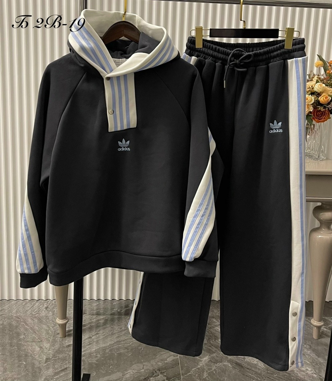 спортивные костюмы женские,спортивный костюм женский adidas,спортивные костюм,костюм спортивные женские костюмы,костюм с лампасами