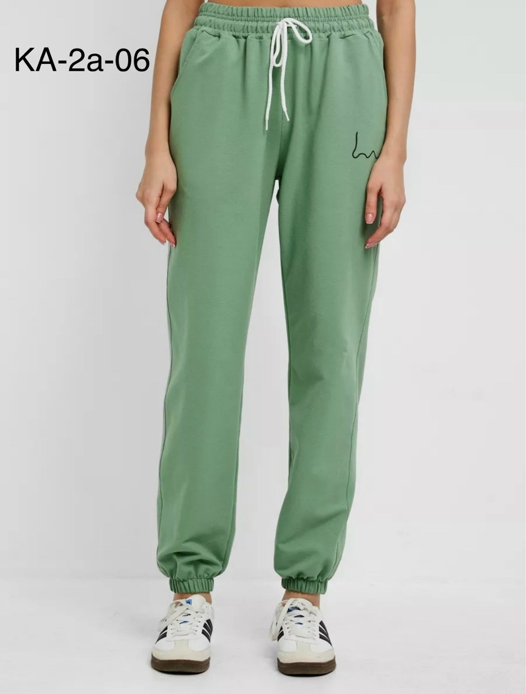 зеленые брюки спортивные,брюки спортивные женская,спортивные брюки женские джоггеры,спортивные брюки,брюки спортивные джоггеры