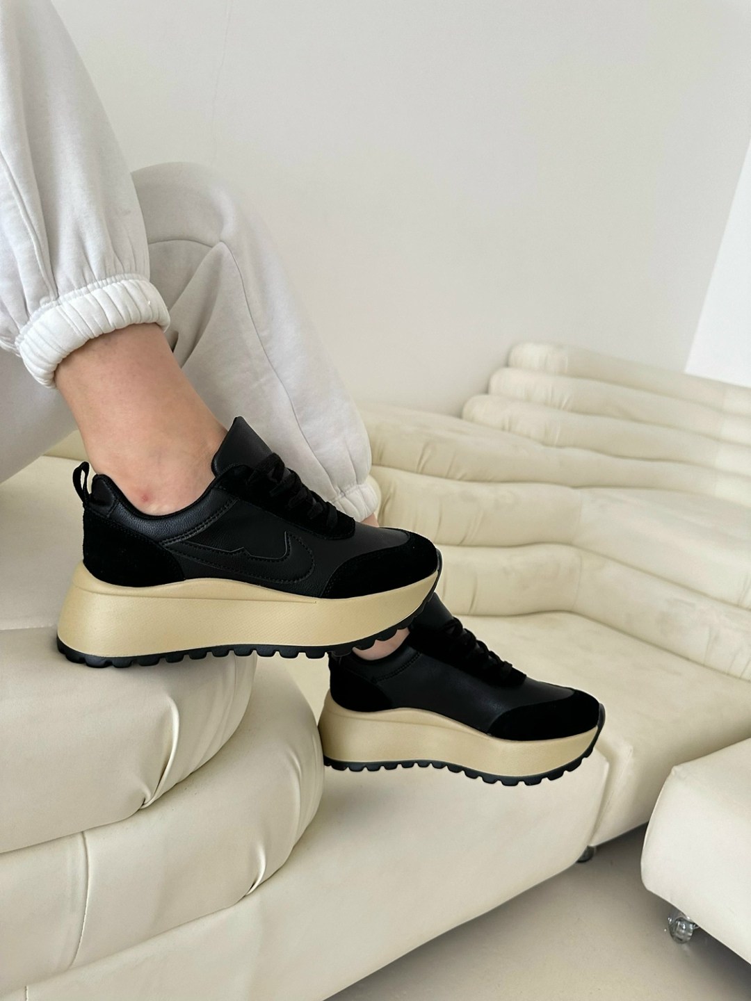 кроссовки женскиe,,кроссовки для женщин,черные кроссовки женские,стильные кроссовки