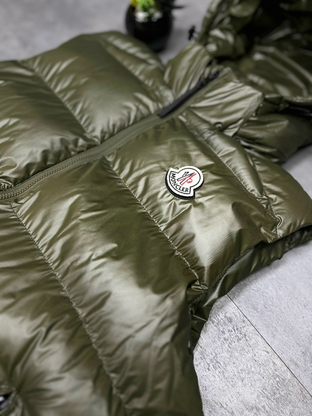 жилетка moncler,жилетка moncler мужская,жилет moncler,жилетка монклер оригинал,жилетка монклер мужская