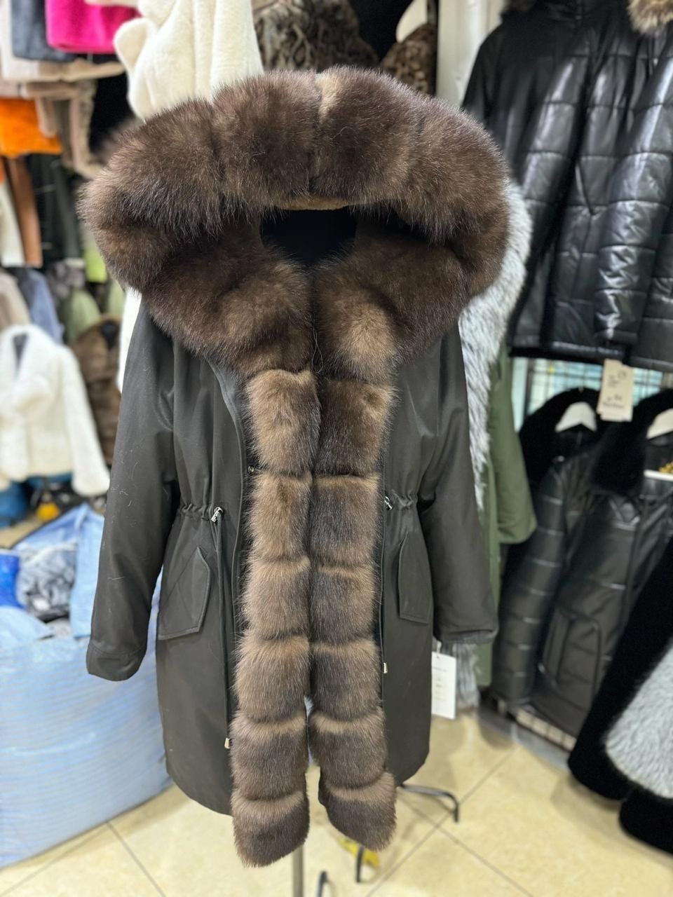 красная парка с мехом,парка с натуральным мехом,меховая парка,парка с мехом,женская парка с натуральным мехом