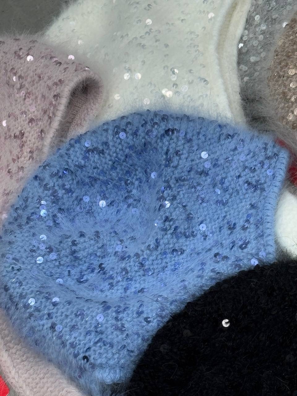 чепчики с пайетками,чепчик женский с пайетками,чепчик женский вязаный,вязаная шапка,шапка с пайетками